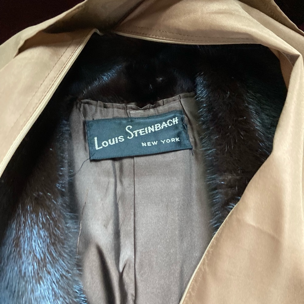 Vintage women’s fur coat excellent condition !